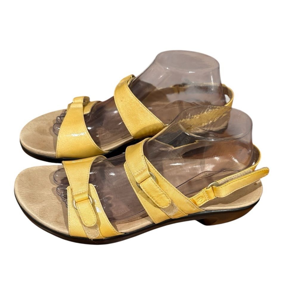 Aravon Women's Phoebe Yellow Leather Heeled Sandal Size 10AA Narrow Open-toe